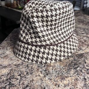 August Hats Houndstooth Bucket Hat - Brown and Cream